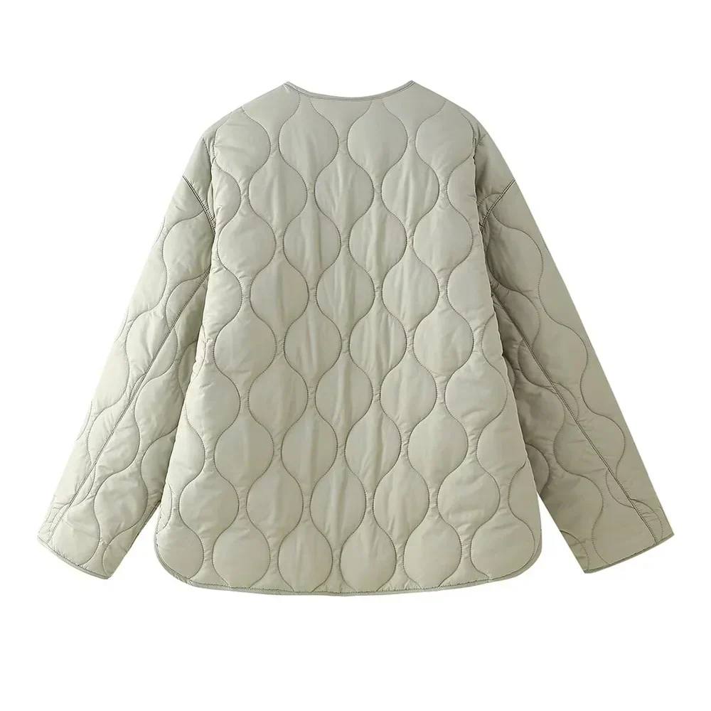 Casaco Feminino Leve de Algodão com Decoração de Bolsos - Modelo Oversized