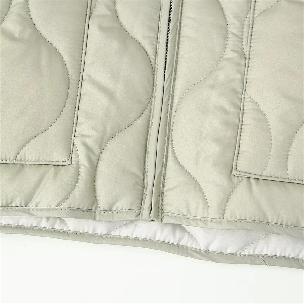 Casaco Feminino Leve de Algodão com Decoração de Bolsos - Modelo Oversized