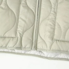 Casaco Feminino Leve de Algodão com Decoração de Bolsos - Modelo Oversized