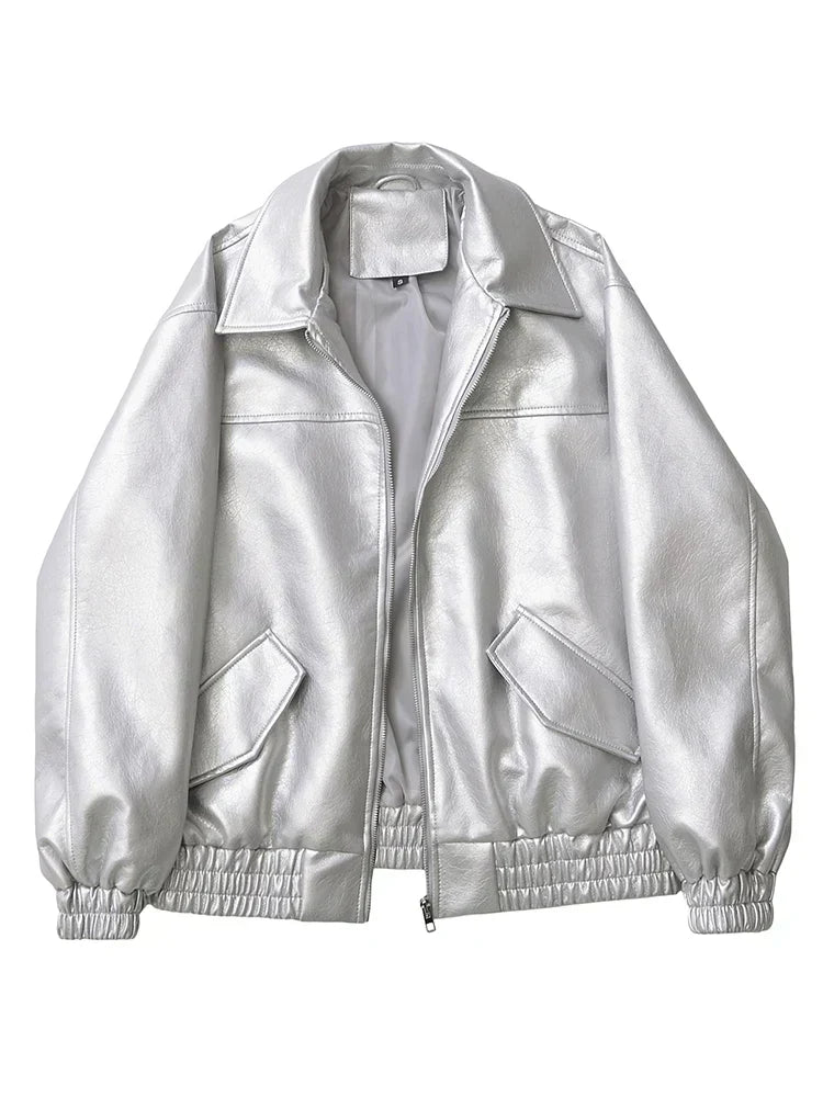 Casaco Feminino Curto em Faux Leather com Toque Vintage