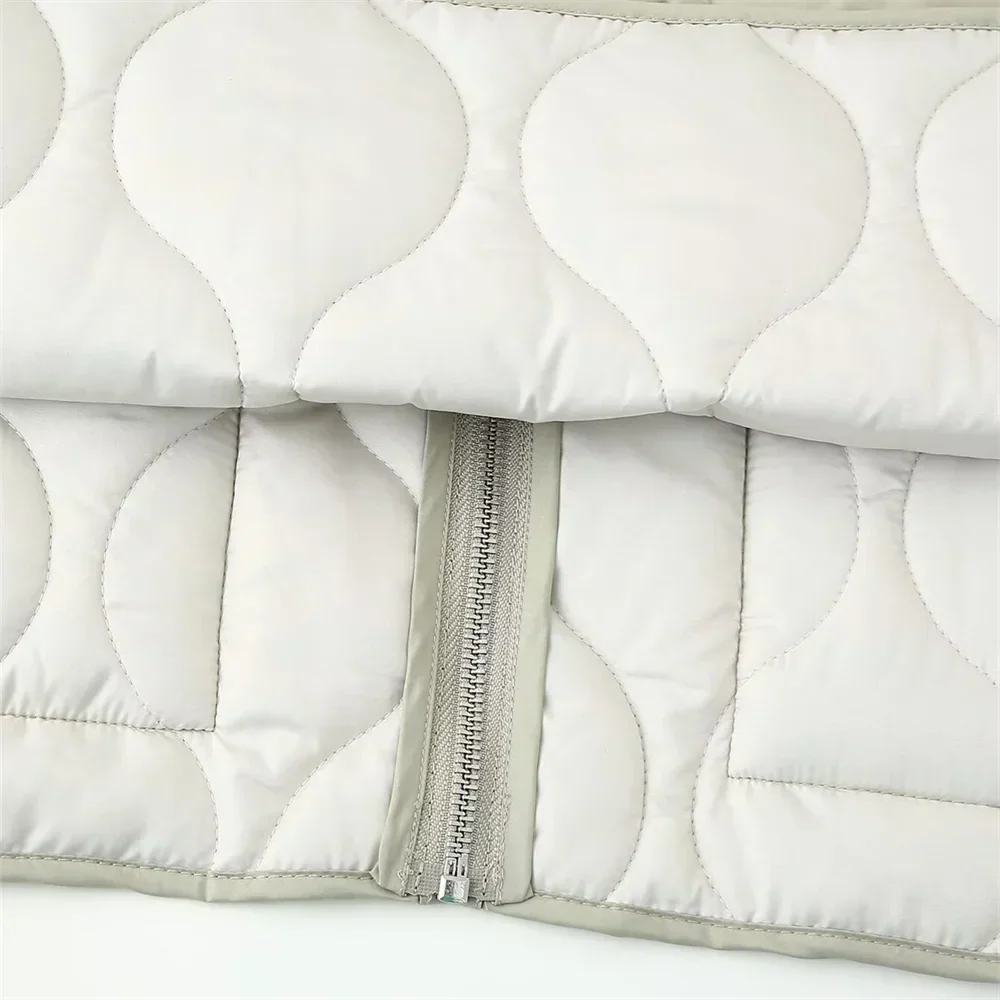Casaco Feminino Leve de Algodão com Decoração de Bolsos - Modelo Oversized