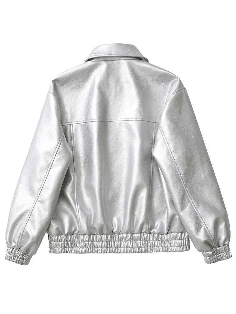 Casaco Feminino Curto em Faux Leather com Toque Vintage