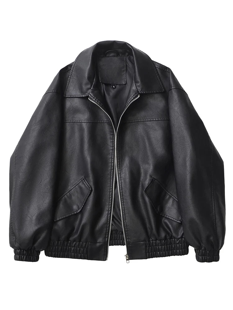 Casaco Feminino Curto em Faux Leather com Toque Vintage