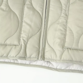 Casaco Feminino Leve de Algodão com Decoração de Bolsos - Modelo Oversized