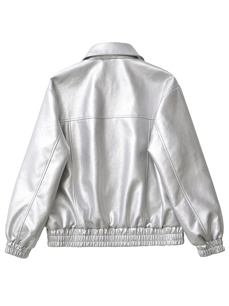 Casaco Feminino Curto em Faux Leather com Toque Vintage