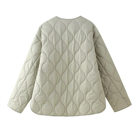 Casaco Feminino Leve de Algodão com Decoração de Bolsos - Modelo Oversized