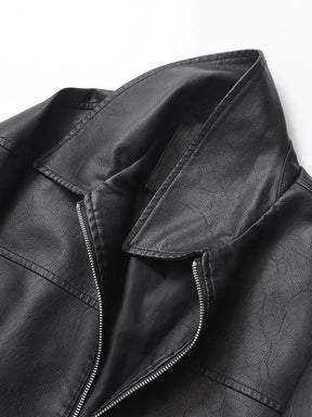 Casaco Feminino Curto em Faux Leather com Toque Vintage